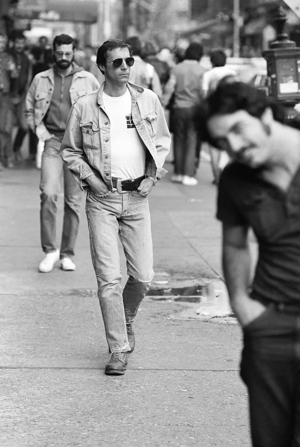 Image tirée de la série Christopher Street de Sunil Gupta, datant de 1976.