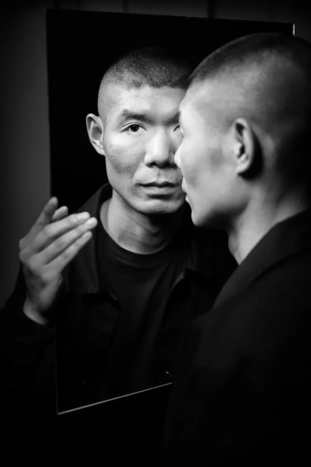 Portrait du photographe chinois Ren Hang, aujourd'hui décédé.