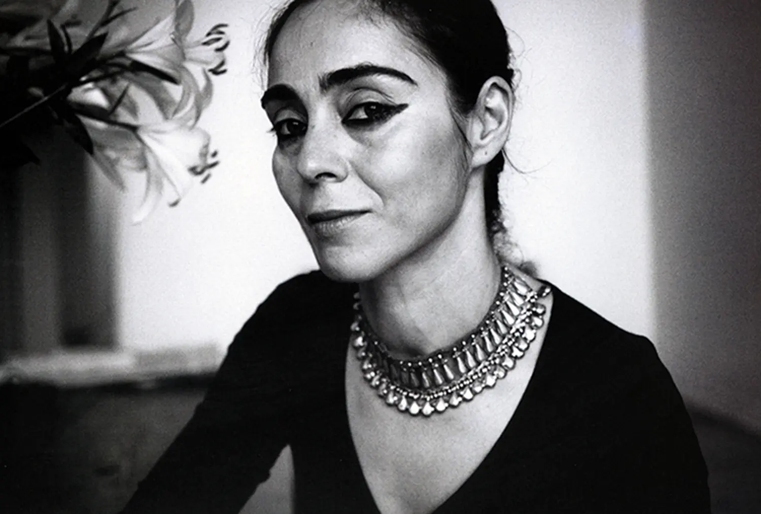 Portrait de l'artiste iranienne Shirin Neshat.