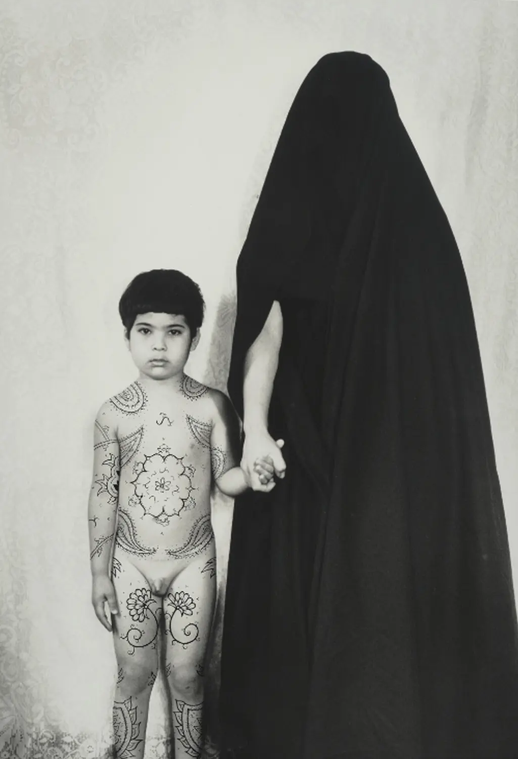 Une image emblématique de la série Women of Allah de Shirin Neshat.